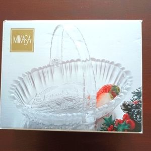 NWT MI Kasa Winter Dreams Frosted Glass Basket